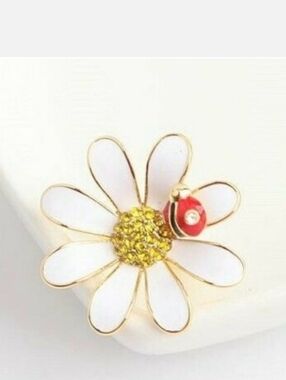 Kate Spade White Enamel Daisy  with Red Ladybug Accent Ring Size 7